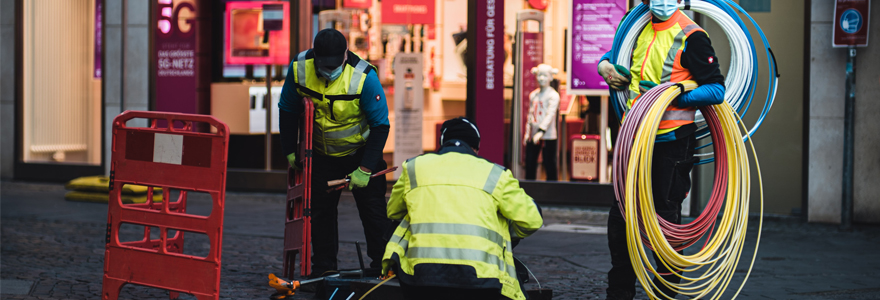 engineers laying fibre broadband cables the fastest broadband
