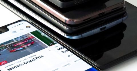 How are screen resolutions measured?