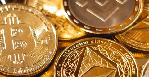 What are the risks of investing in cryptocurrency?